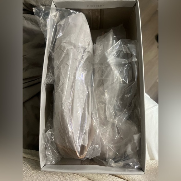 FLASH SALE Size 7 Nude Pointed Heels ✨ 2 inches - Picture 5 of 5